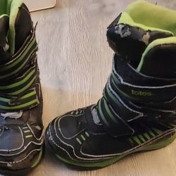 Totes Black and Green Kids Winter Boots