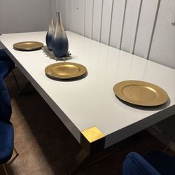 Dinning Table 4 Chairs & Bench