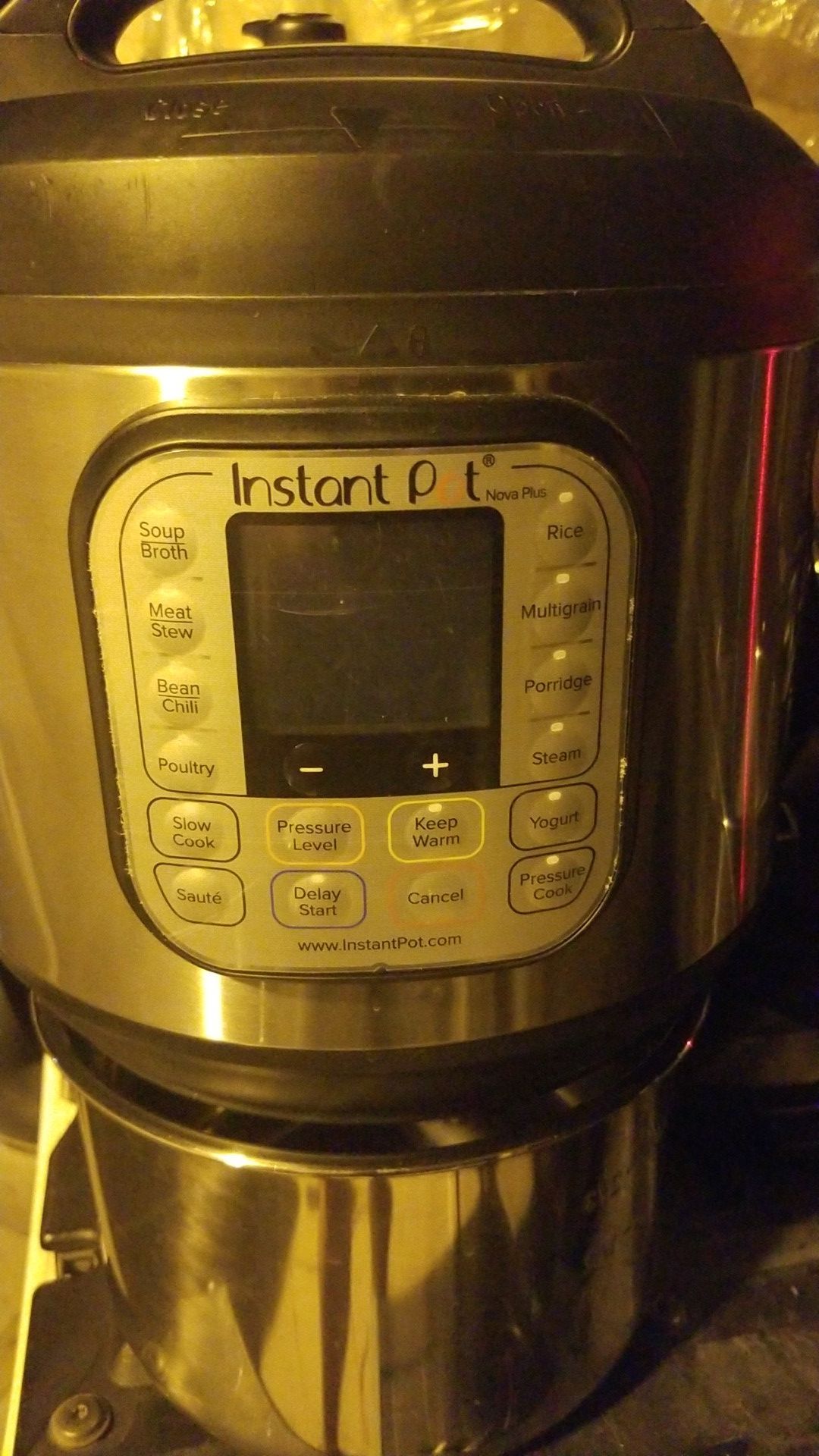 Instant Hot Pressure cooker