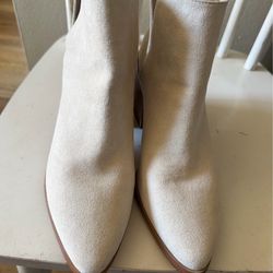 White boots used 8.5 w