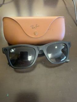 Ray-Ban Meta Smart Glasses Wayfarer Large + Charging Case