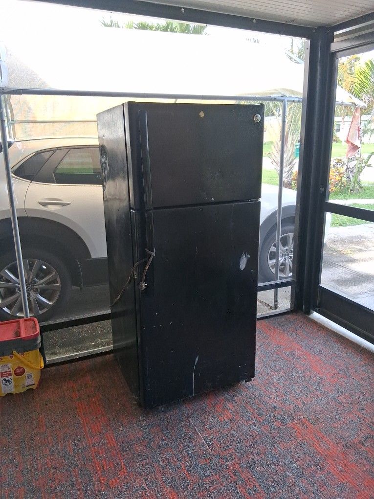 Refrigerator 