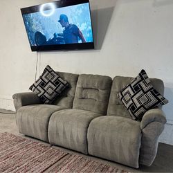 * Like New * Broyhill 1pc electric Recliner sofa ( Free Delivery )