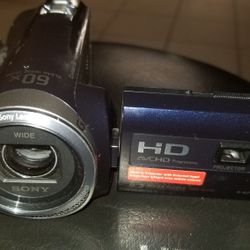 Sony 16GB HDR-PJ340 Full HD Handycam Camcorder with Built-in Projector