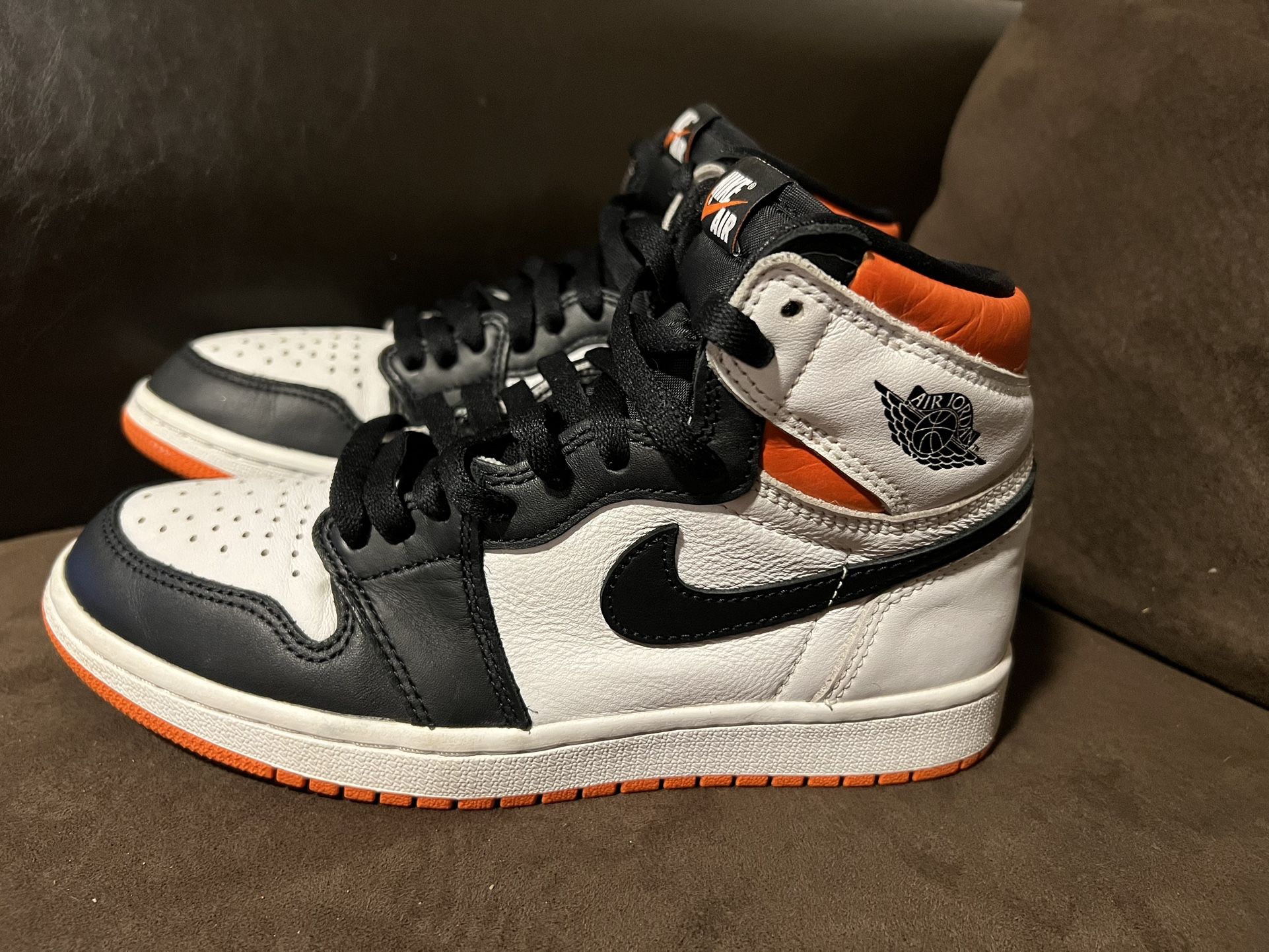 Air Jordan 1 Retro High OG 'Electro Orange' men’s 6 women’s 8