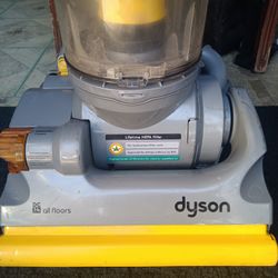 Dyson DC 14 Vacuum Cleaner 
