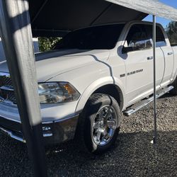 2012 Ram 1500 Laramie 4x4 5.7 Hemi