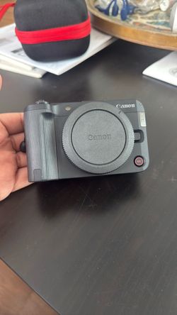 Canon r50V body only