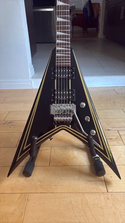 Jackson RR3 Rhoads Special V Black with Gold Pinstripes