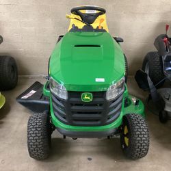 John Deere S100 42 in. 17.5 HP Gas Hydrostatic Riding Lawn Tractor