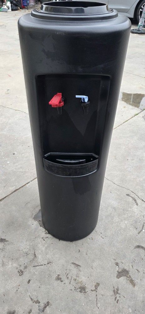 Water Dispenser/ Dispensador De Agua