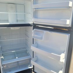 Kenmore Apartment Size Refrigerator for Sale in Santa Paula CA