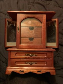 Beautiful jewelry box 