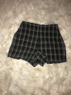 Grid shorts size small