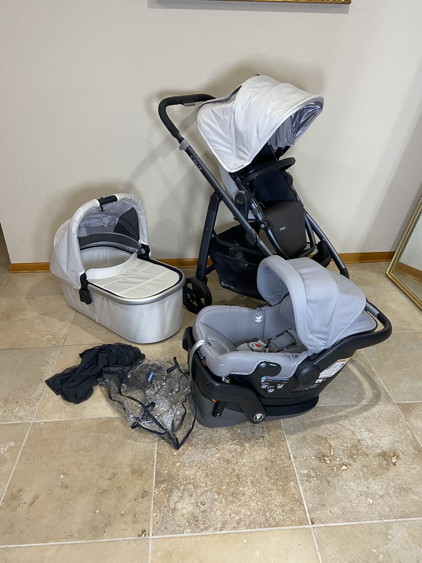 Uppababy Cruz Stroller with Bassinet and Car Seat White