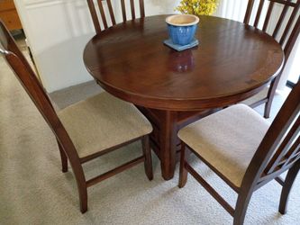 American Furniture Dining Room Table & Chairs w/Leaf
