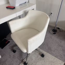 Whie desk chair