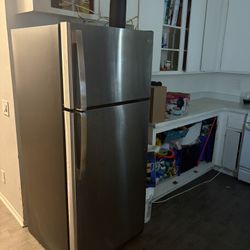 GE Refrigerator 