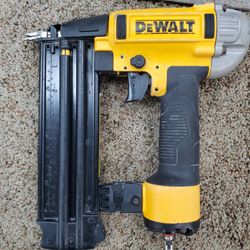 18-Gauge Pneumatic Brad Nailer