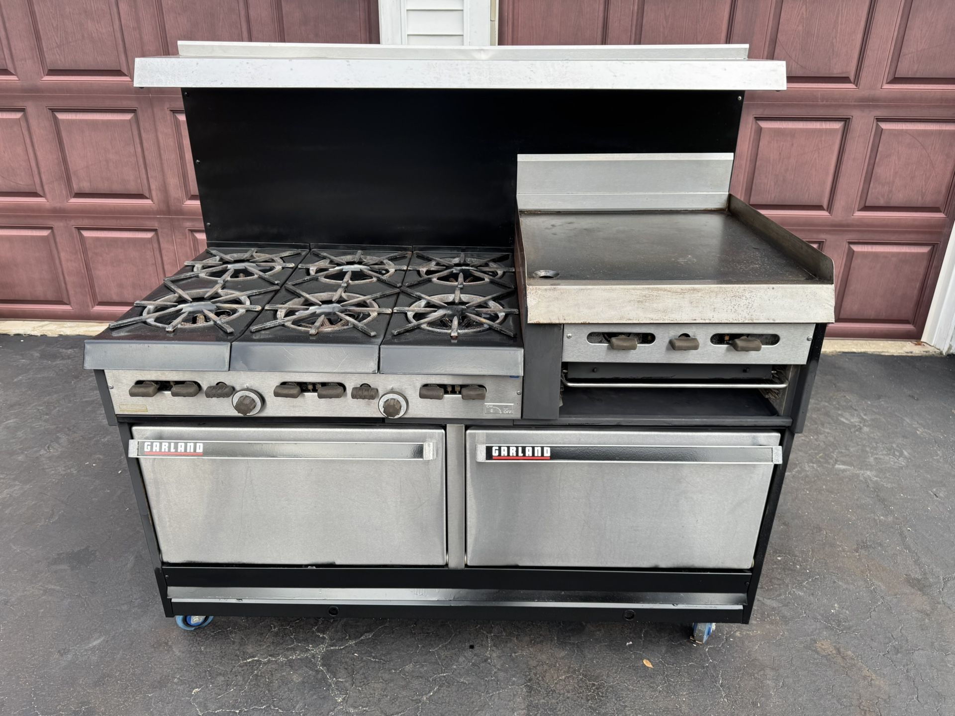 Garland Gas 6 Burner Range with 24'' Thermostatic Griddle and 2 Standard Ovens