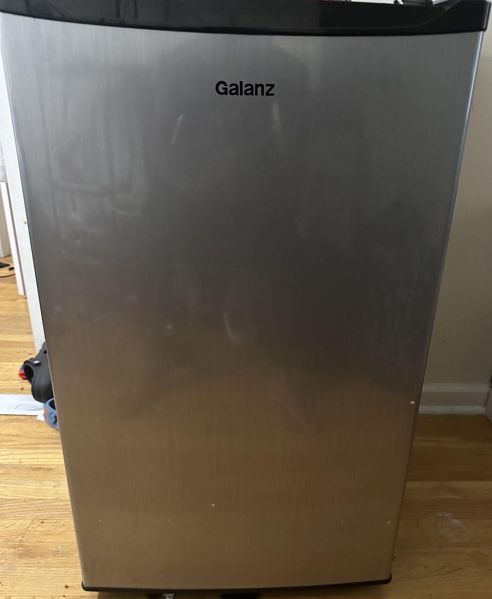 Galanz Mini Fridge Full Size