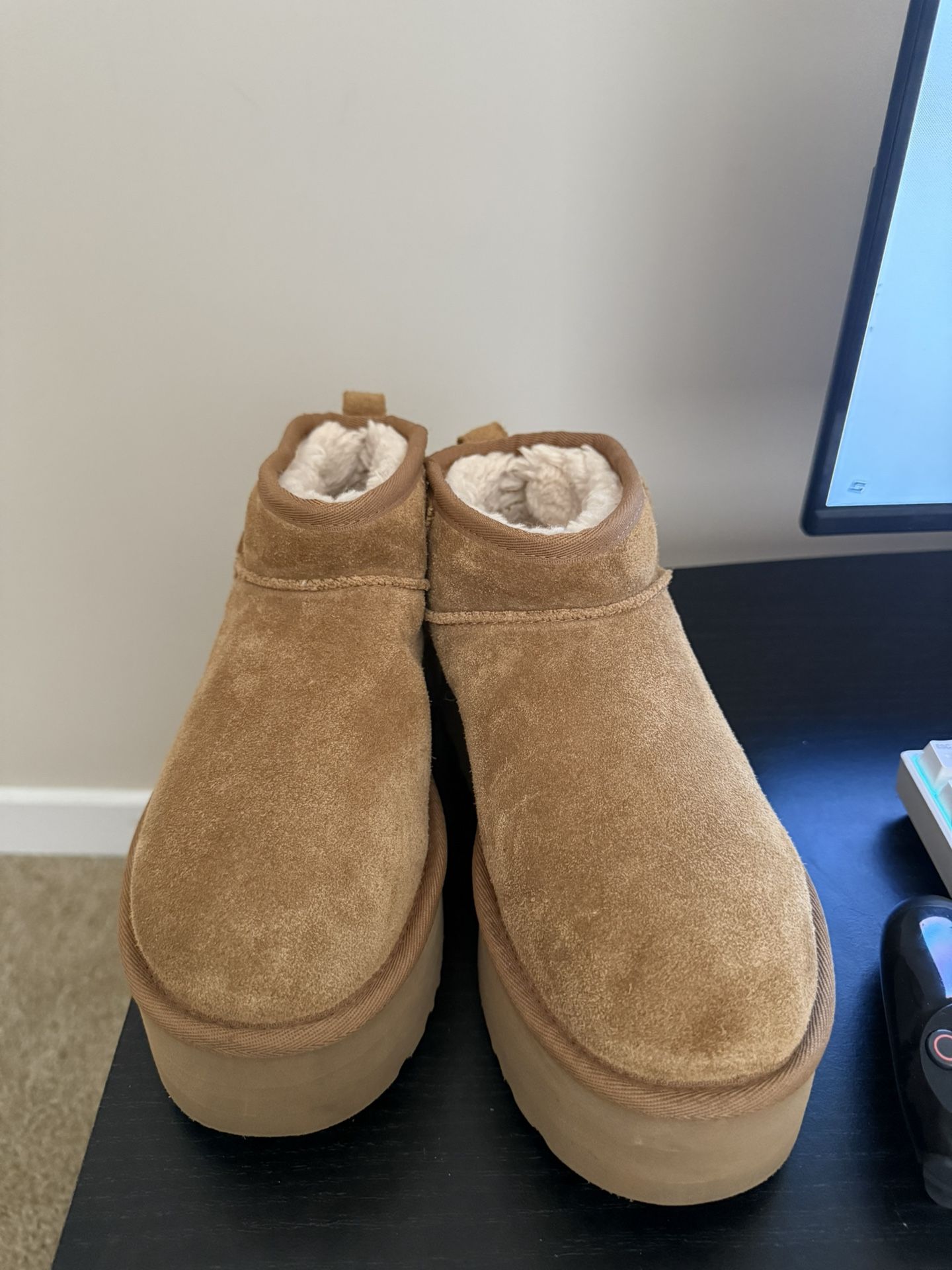 Uggs Size 7 (barely Worn) $85