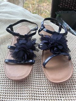 Lands End Girls Size 5 Navy Patent Leather Flower Toe Sandals