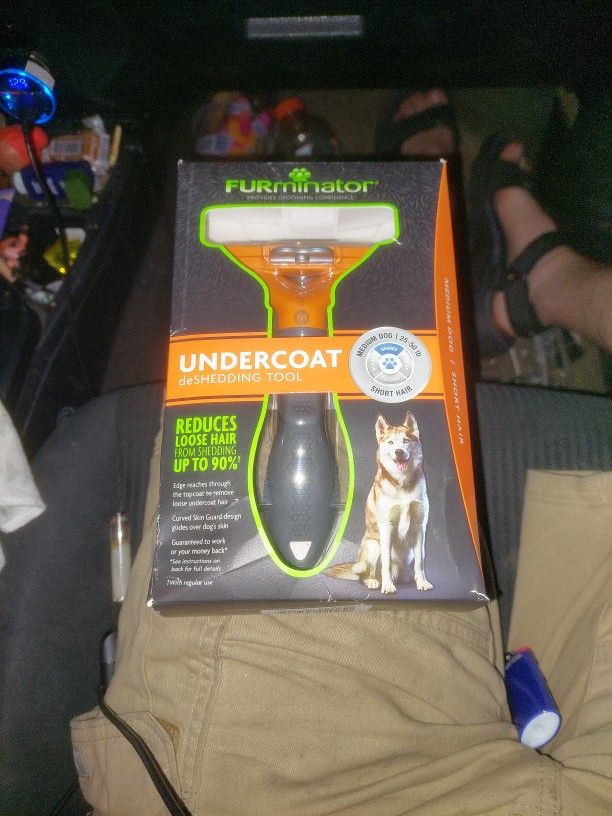 FURminator Undercoat Deshedding Tool / Dog Hair Brush