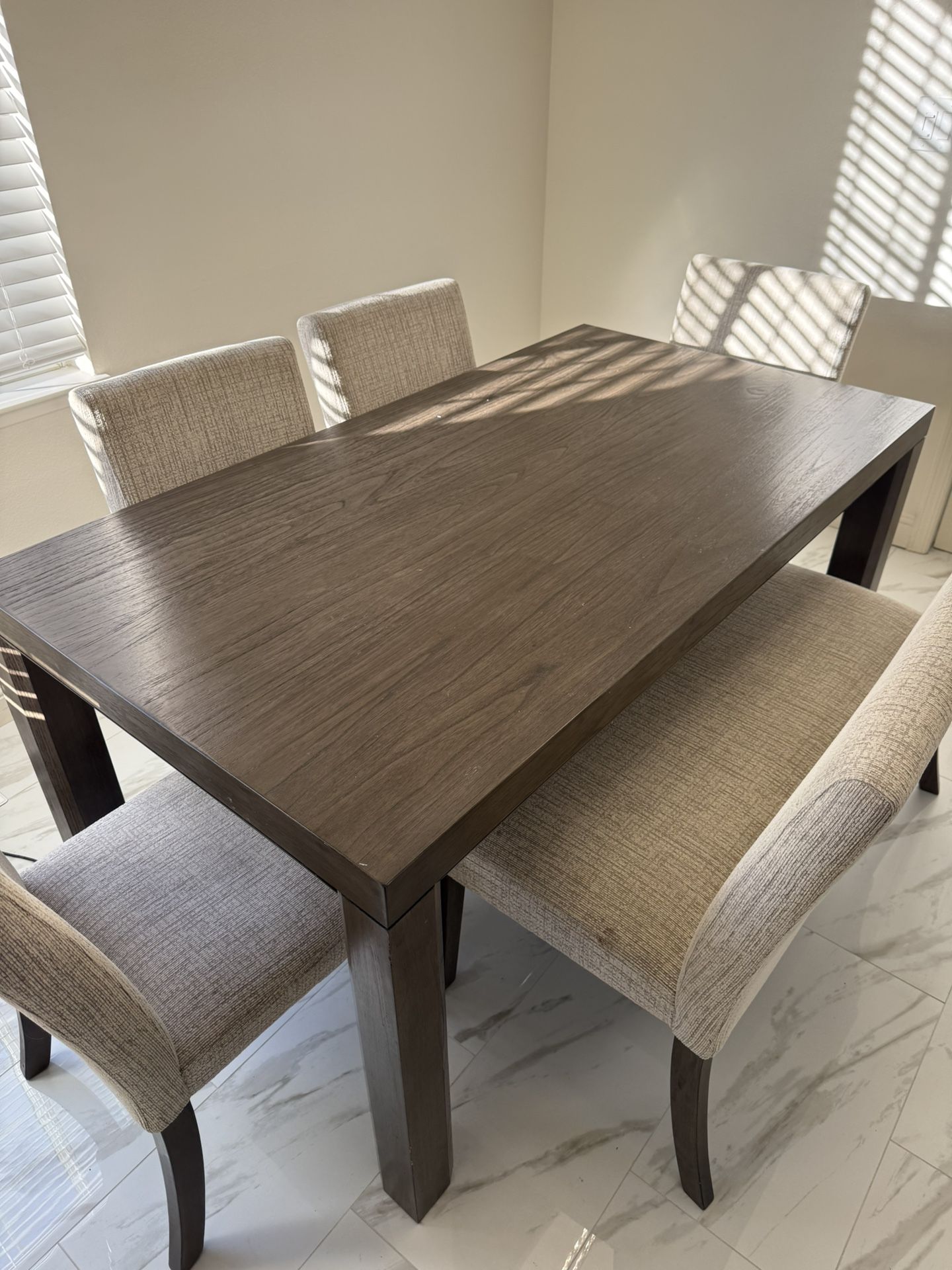 Dinning Table and chairs