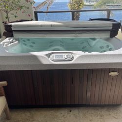 Jacuzzi For 3 People J315. Brand Jacuzzi 