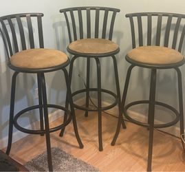 3 bar stools