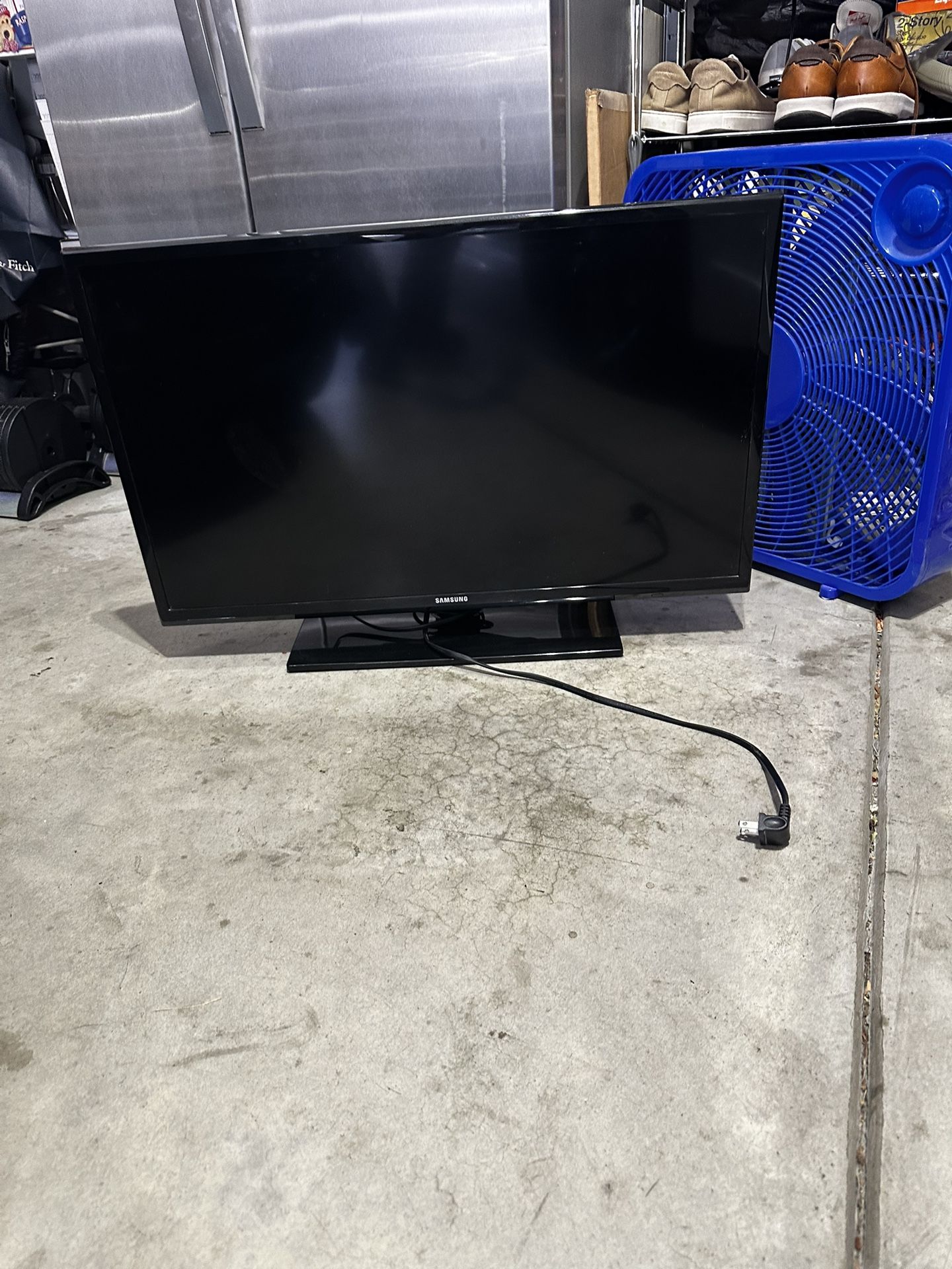 Samsung 32 TV With Remote