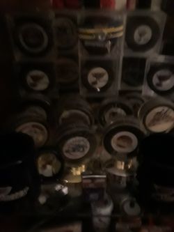 Autograph hockey pucks
