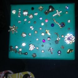 Those Of U Having The One Extra Peircing..this Lot Has 51 Single Earings