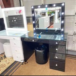 MorganWhite Makeup Vanity Set with Lighted Mirror
Crown Mark$10 Down Payment And Financing Available