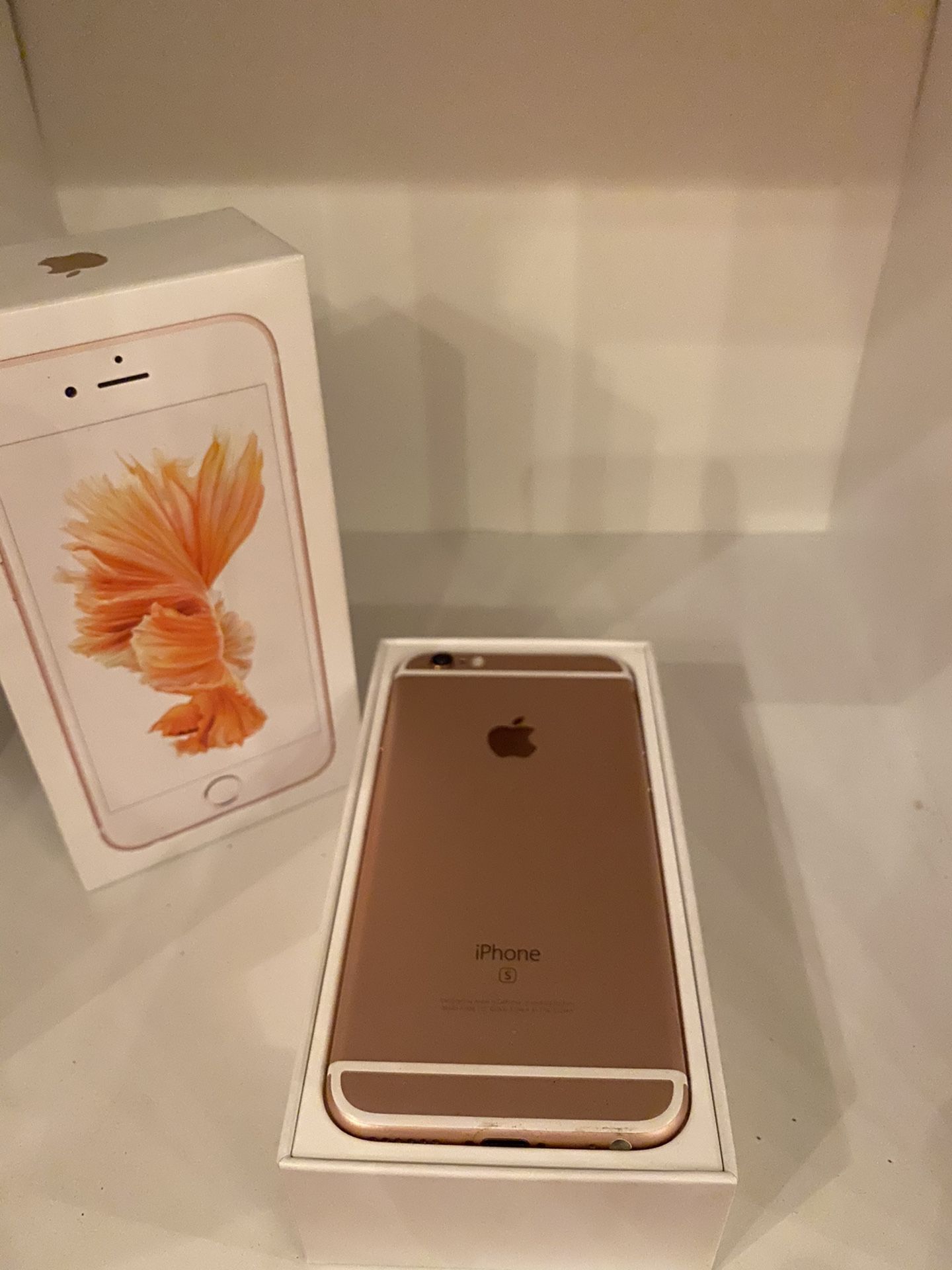 Apple iPhone 6s (A1688) - 16GB - Rose Gold - Unlocked