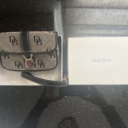 Dooney & Bourke Flap Wristlet Black 