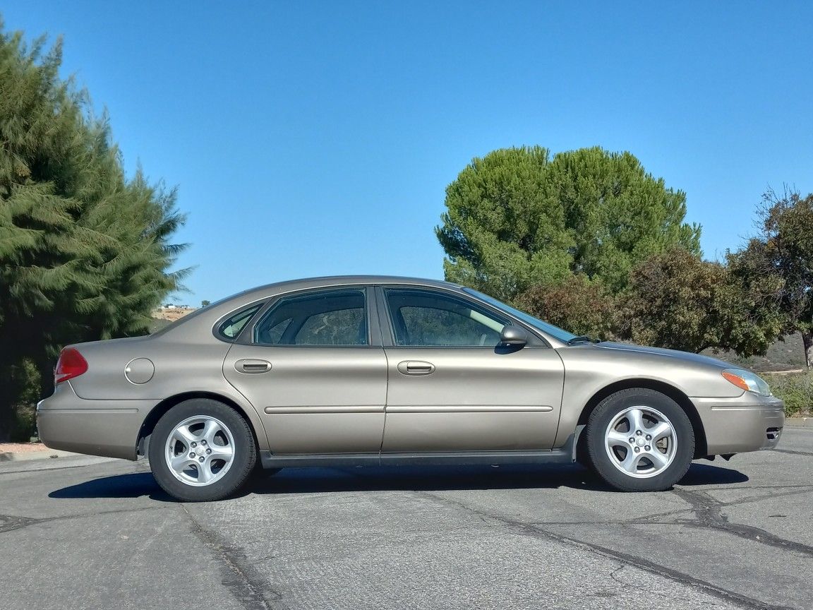 2004 Ford Taurus