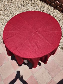 Tablecloth for a Round table measuring 35 to 45 inches in diameter.