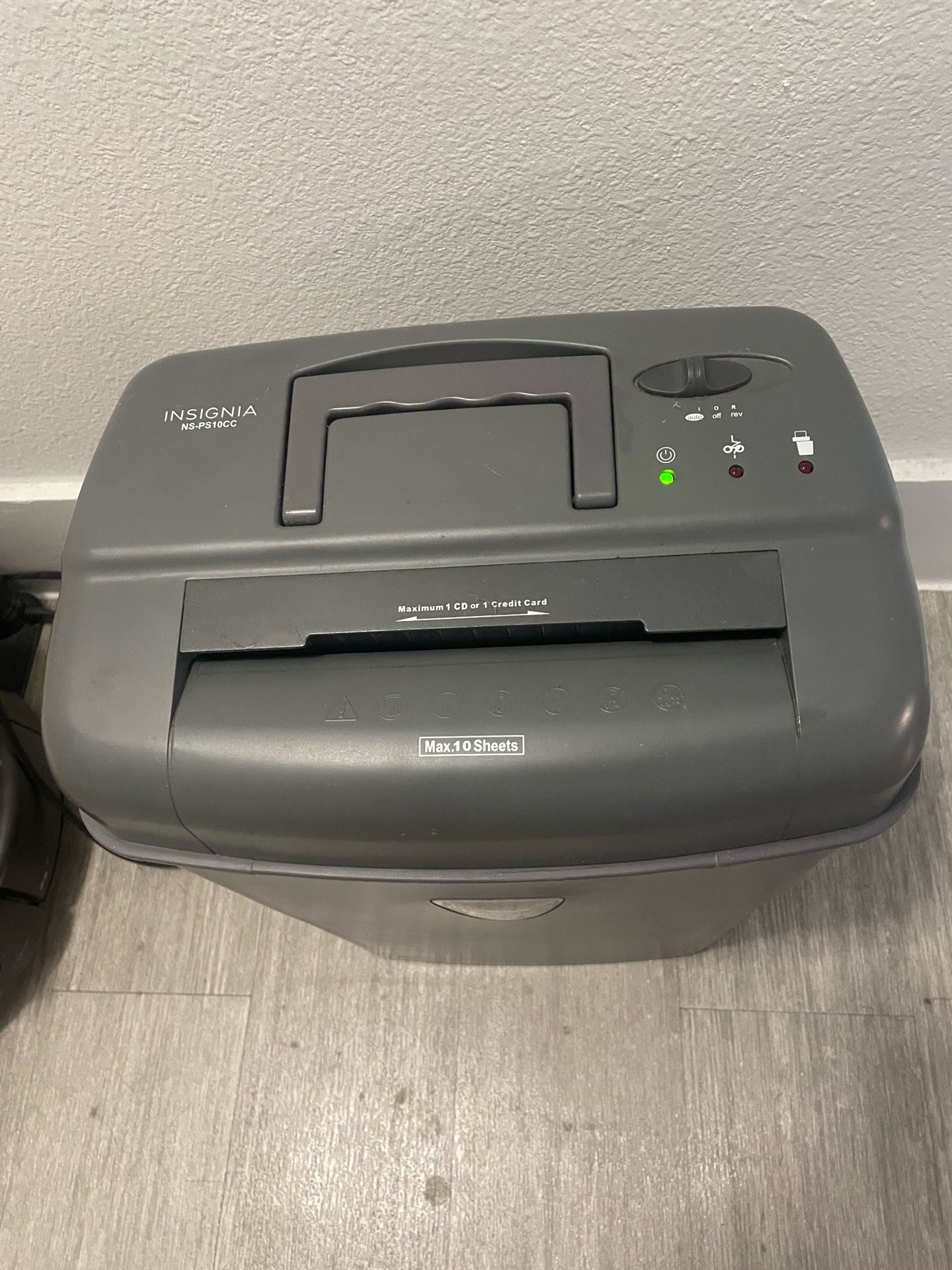 Insignia Paper Shredder – Works Great!