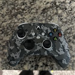 XBOX SERIES CONTROLLER WITH SKIN