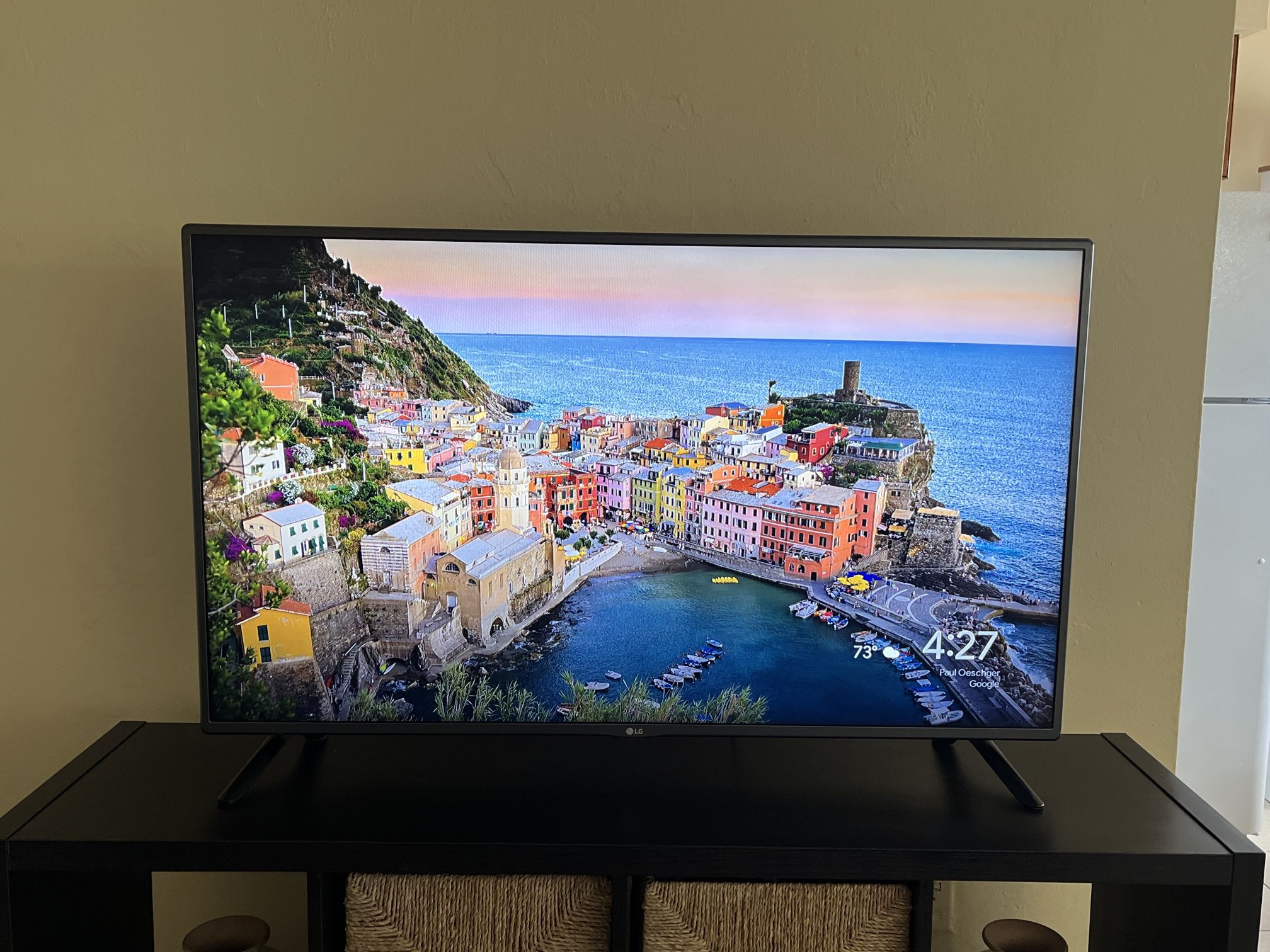 50” LG TV With Chromecast & HDMI Cable. Televisor LG 50” con Chromecast y Cable HDMI