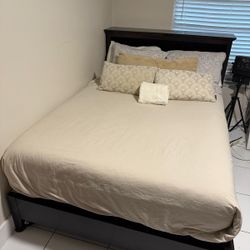 **FULL SIZE BED **