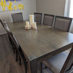 dining table w/ 8 chairs