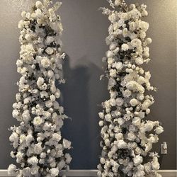 fire half Dreamy Wedding Decor – Displaying Beautiful Floral Arrangements