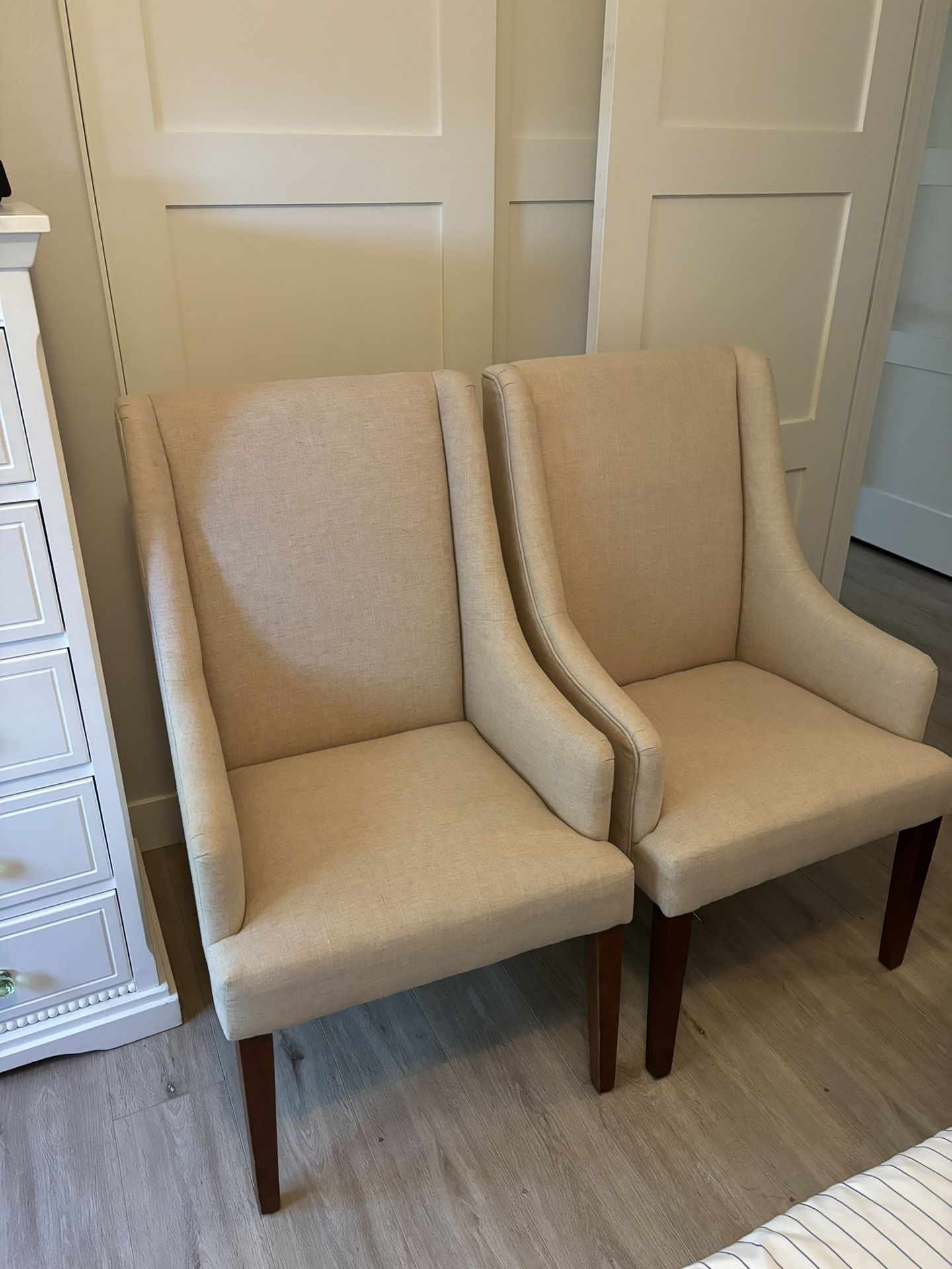 1 Wingback Chair
