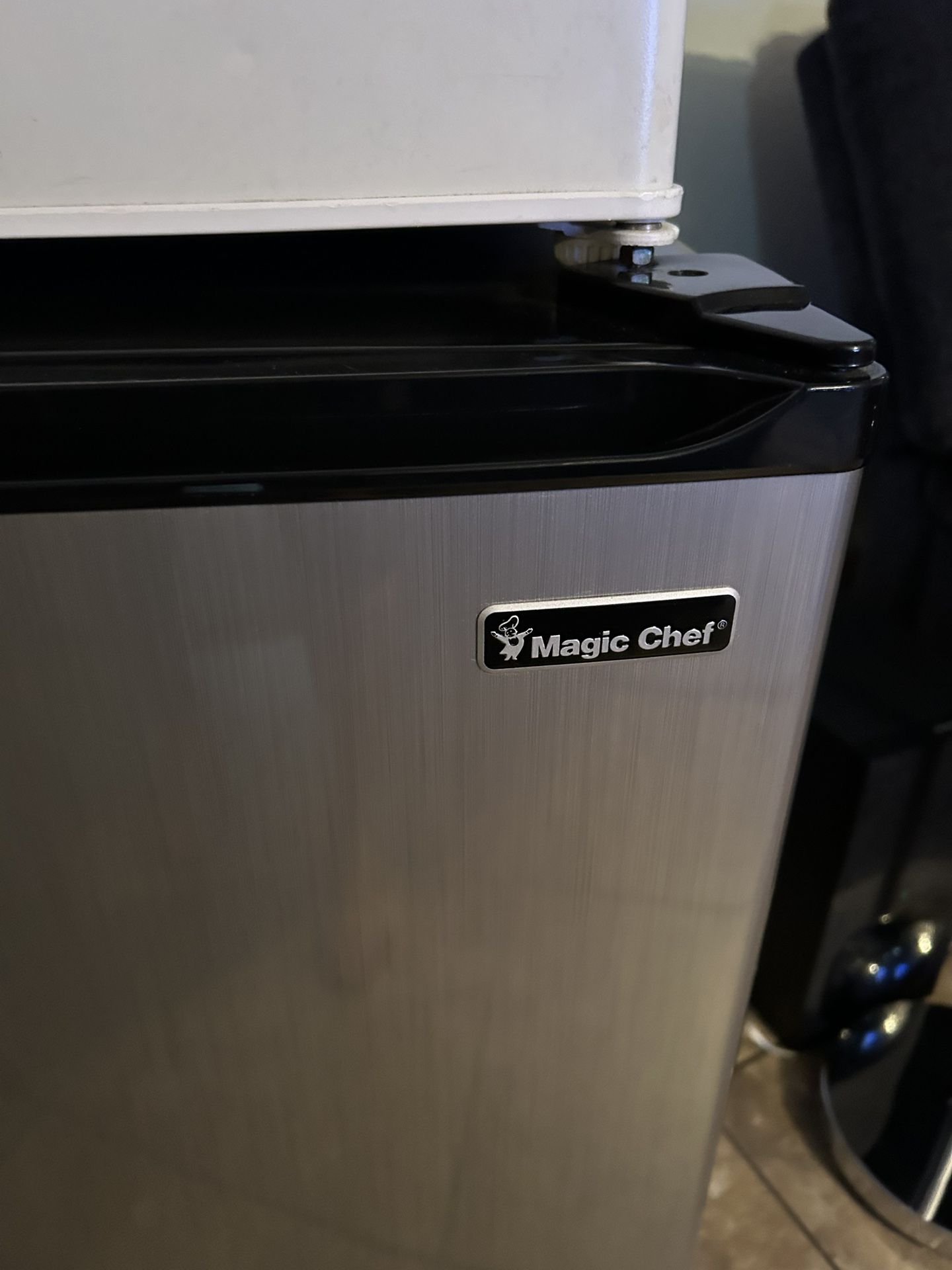 Refrigerator 