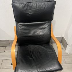 Office Leather Chair In Exellent Conditions I Offer Delivery For And Extra Additional Fee