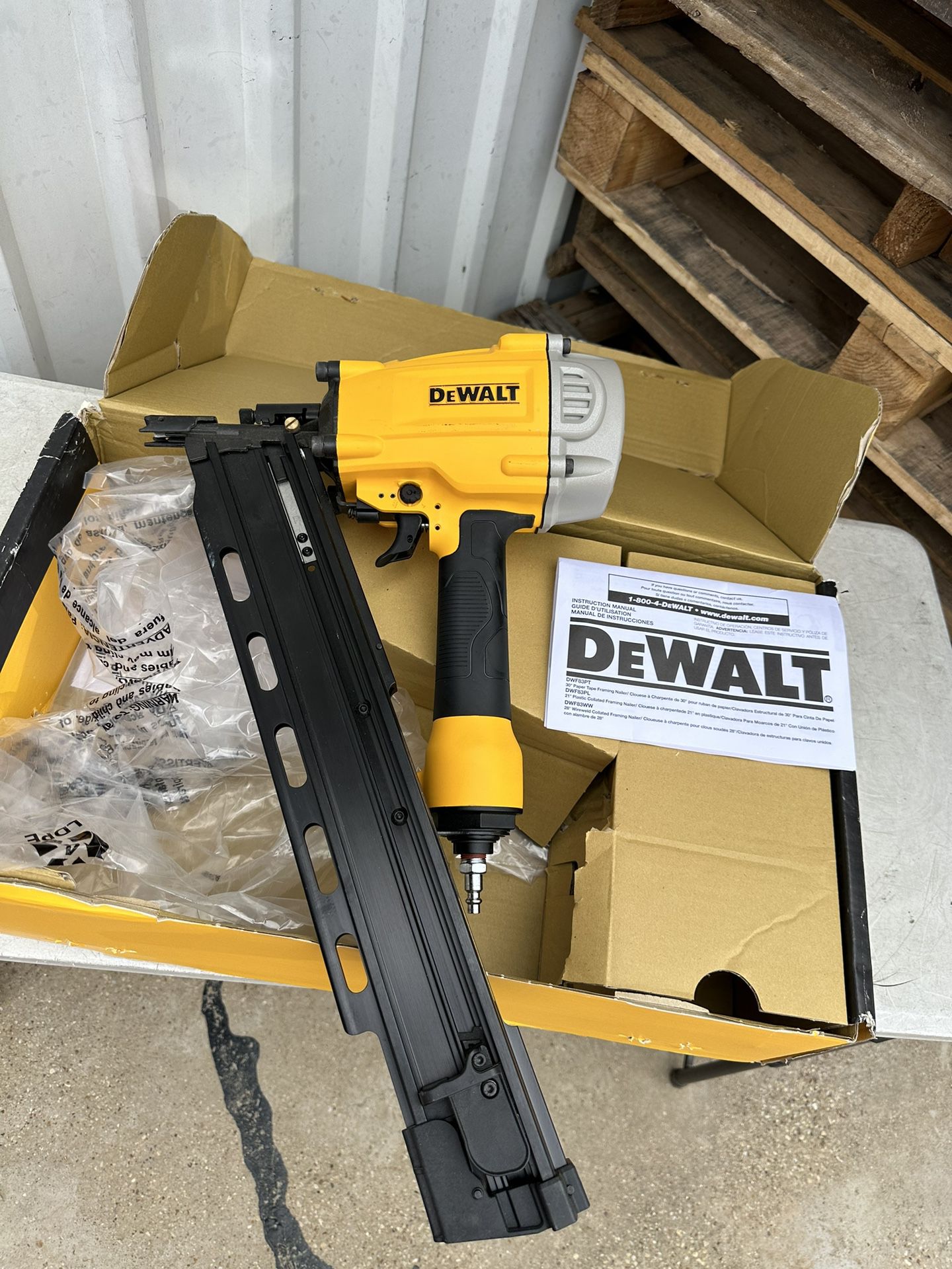 DEWALT Pneumatic 21-Degree Collated Corded Framing Nailer USED ONE TIME $200