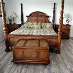 King Size Long Post Bedroom Set ( Deliver  Available) 